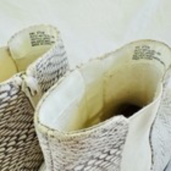 The Limited Kiki 8.5 Snakeskin Print Chelsea Booties Ankle Boots Block Heel - Picture 8 of 8